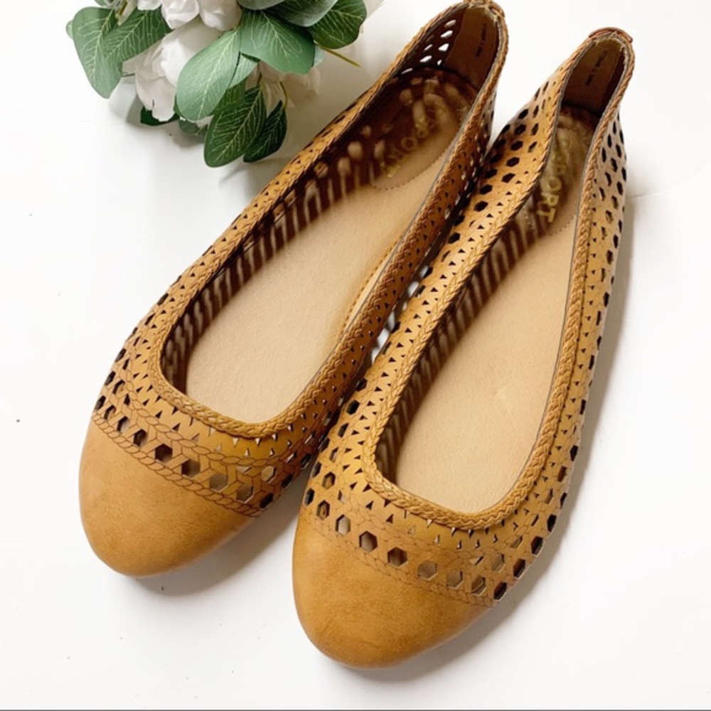 Report Madella Flats - Tan Cognac Cutout Round Toe Flats NIB